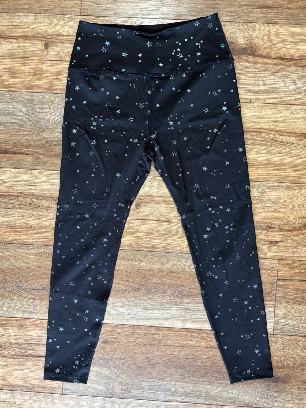 Beyond Yoga Tossed Star High-Waisted Midi Leggings - Picture 2 of 8